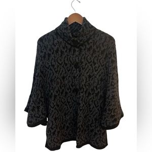 American South Side Poncho Cape Wool Alpaca Gray Black Button Up One Size